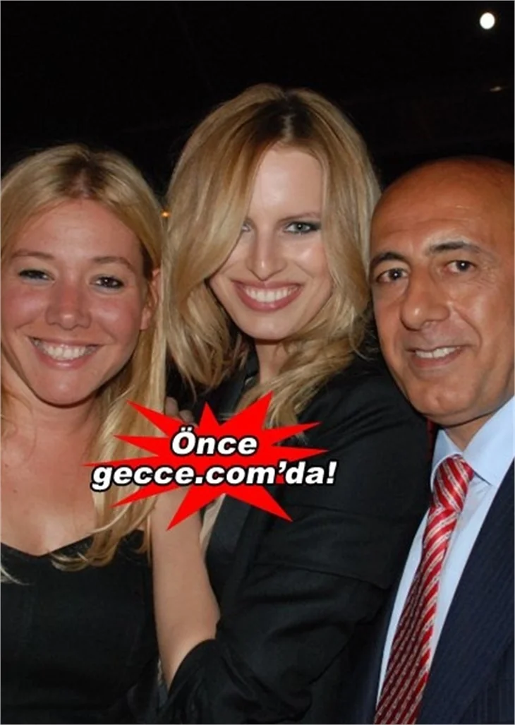 KAROLINA KURKOVA'NIN REINA ÇIKARTMASI!