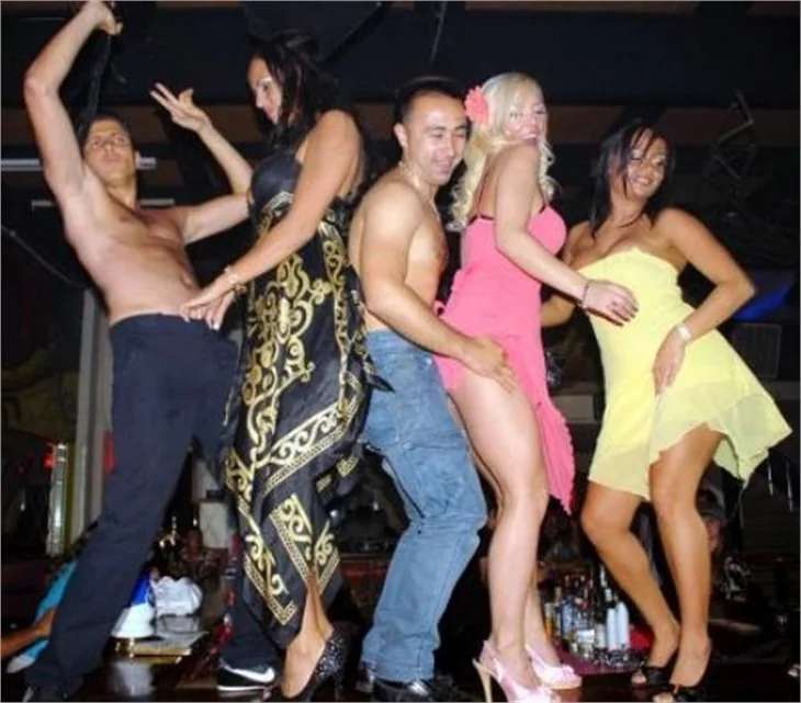 Alanya Danimarka'dan gelen Playboy kızlarını konuk etti