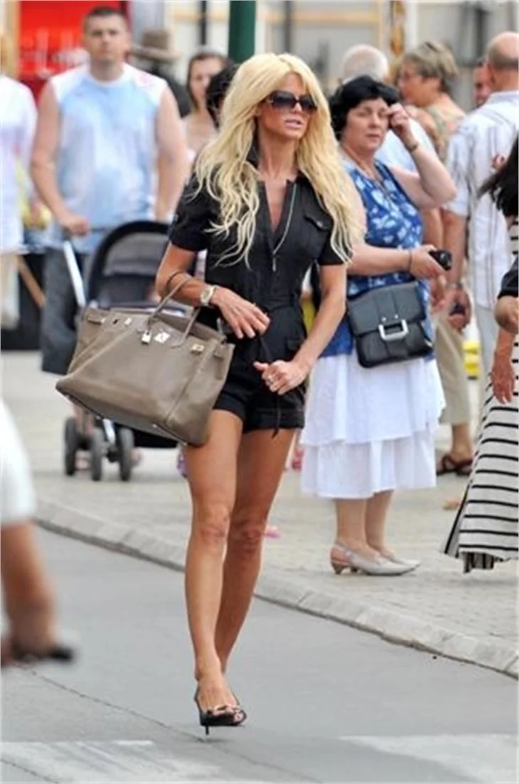 Victoria Silvstedt'tan Jesica Alba pozları..