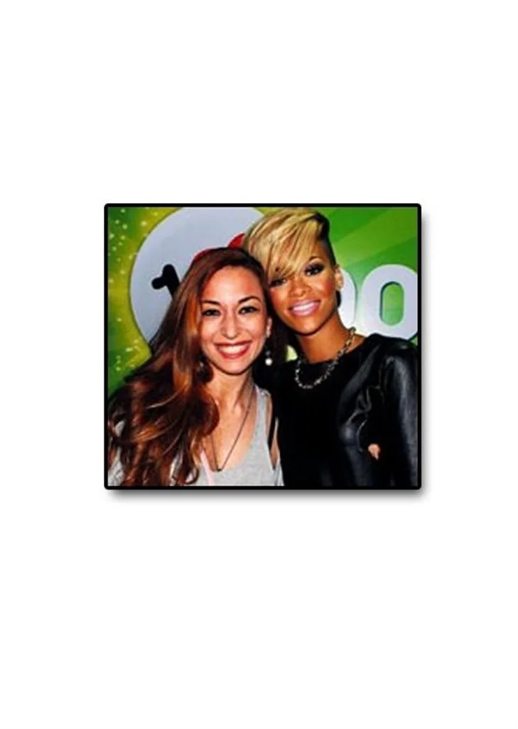 NİL ÖZALP'TAN RIHANNA'YA GELENEKSEL HEDİYE