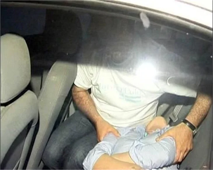 Ünlü mankenin evine fuhuş baskını!