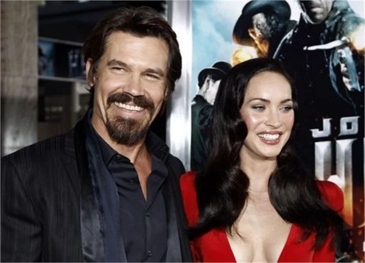 Megan Fox dekolteyi abarttı