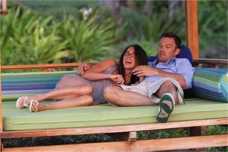 Megan Fox Balayında frikik verdi