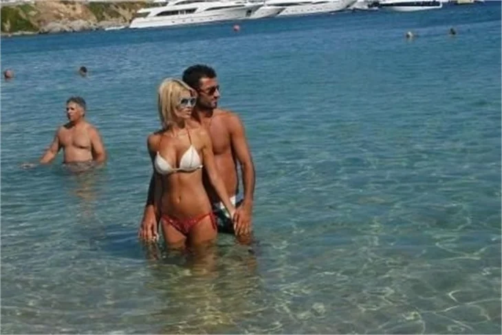 Futbolcu Selçuk Şahin'in aşk tatili!