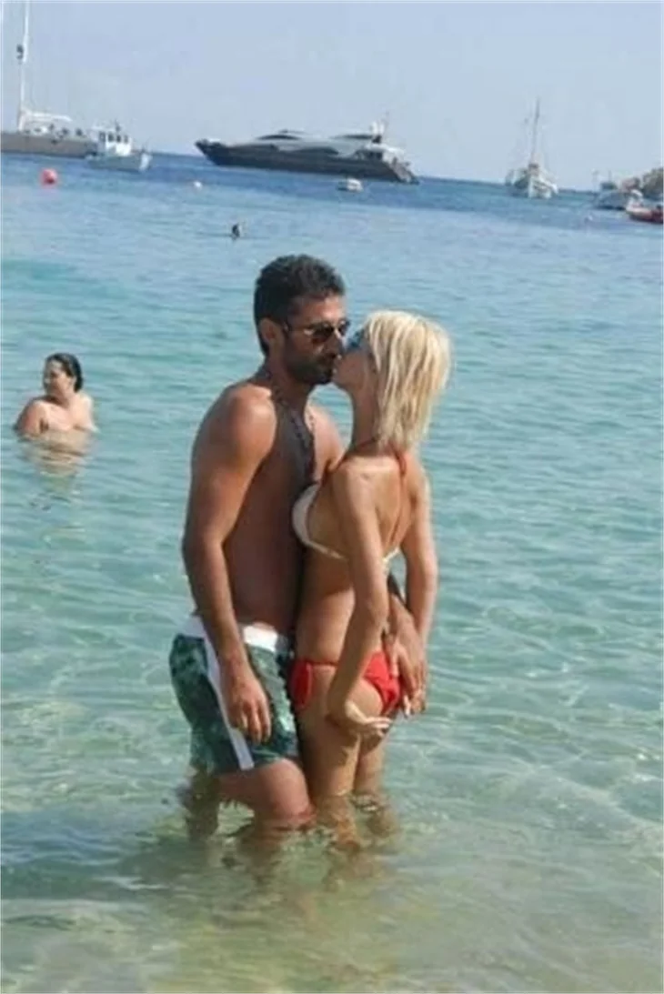 Futbolcu Selçuk Şahin'in aşk tatili!