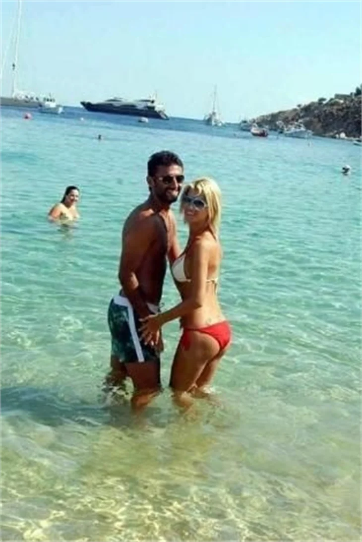Futbolcu Selçuk Şahin'in aşk tatili!