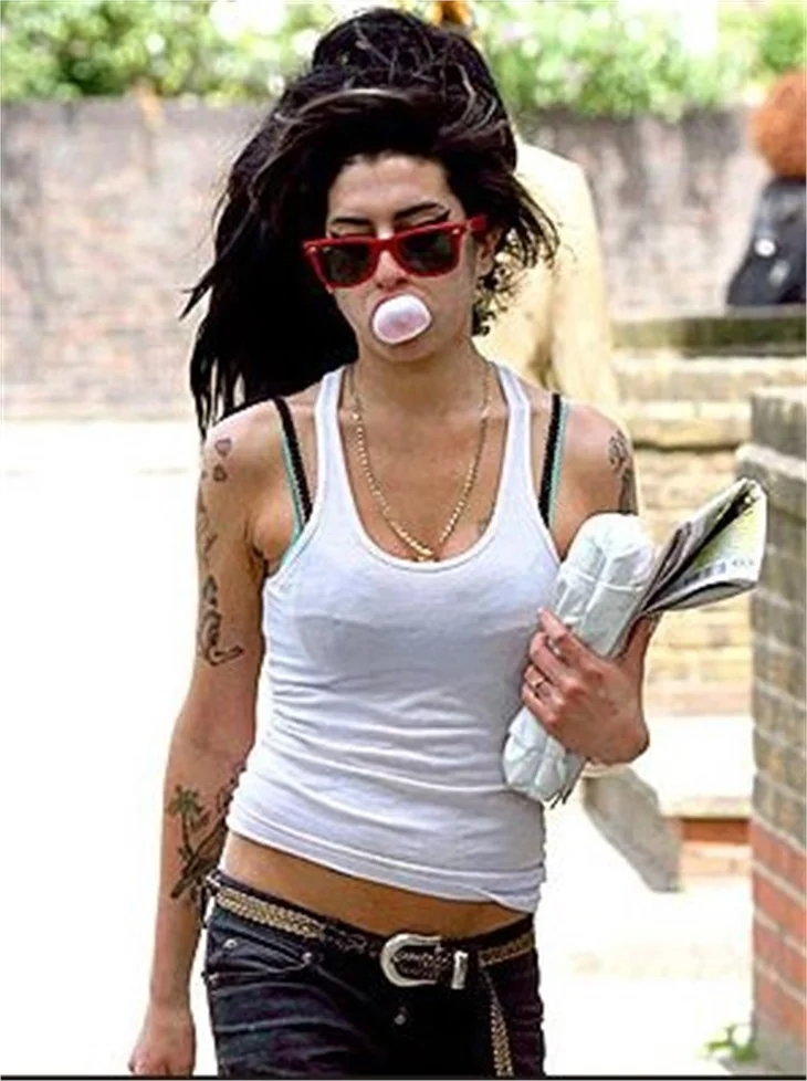 Amy Winehouse Larissa'ya özendi...
