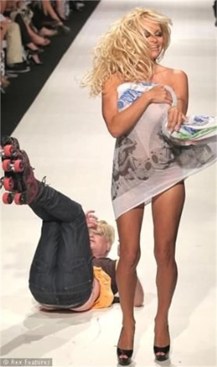 Pamela Anderson hayvanlar için soyundu...