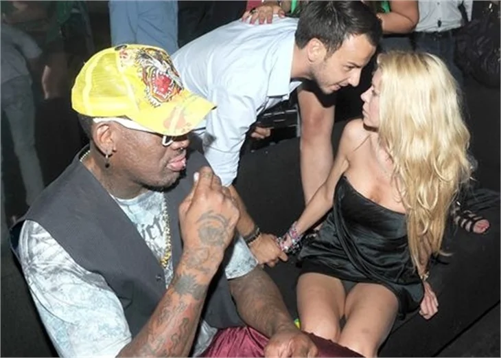 Tara Reid içkiyi kaçırınca fena dağıttı!