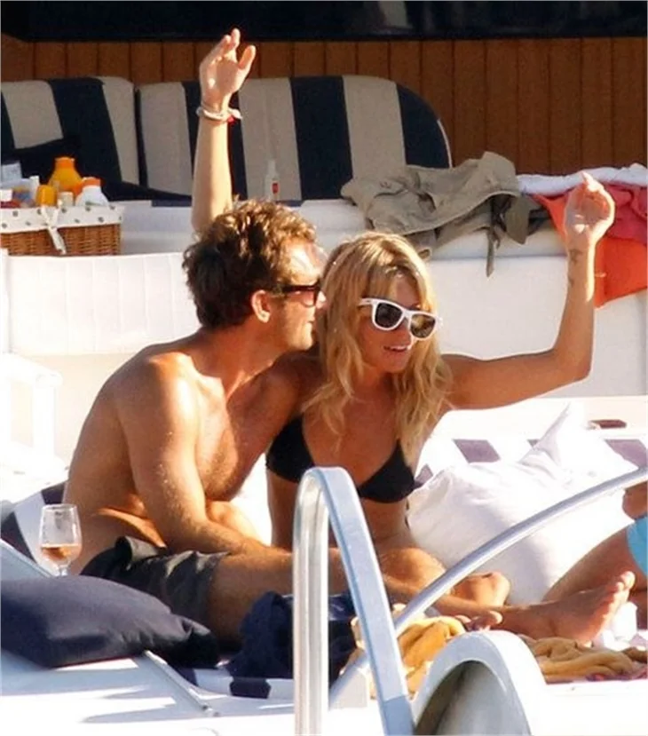 Aşk gemisinde Jude Lav ve Sienna Miller...