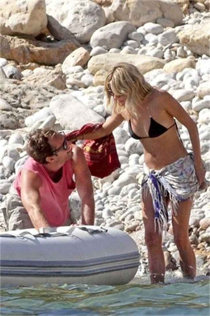Jude Law ve Sienna Miller tatillerine devam ediyorlar...