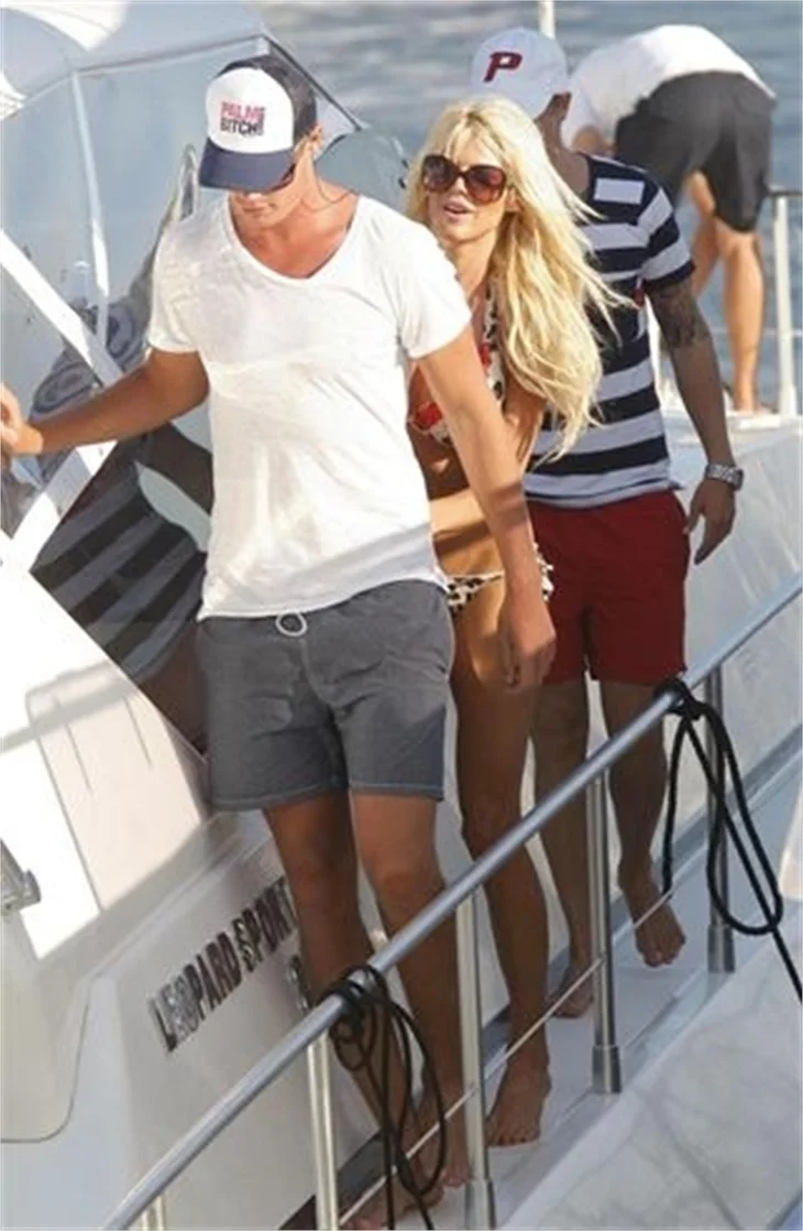 Victoria Silvstedt bikini ile görüntülendi..
