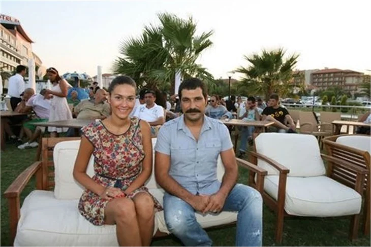 "Bitmeyen Şarkı" dizisi ekibi ilk bölümü birlikte izledi