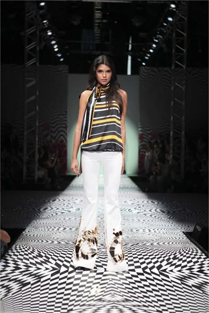 İstanbul Fashion Week'den görüntüler..