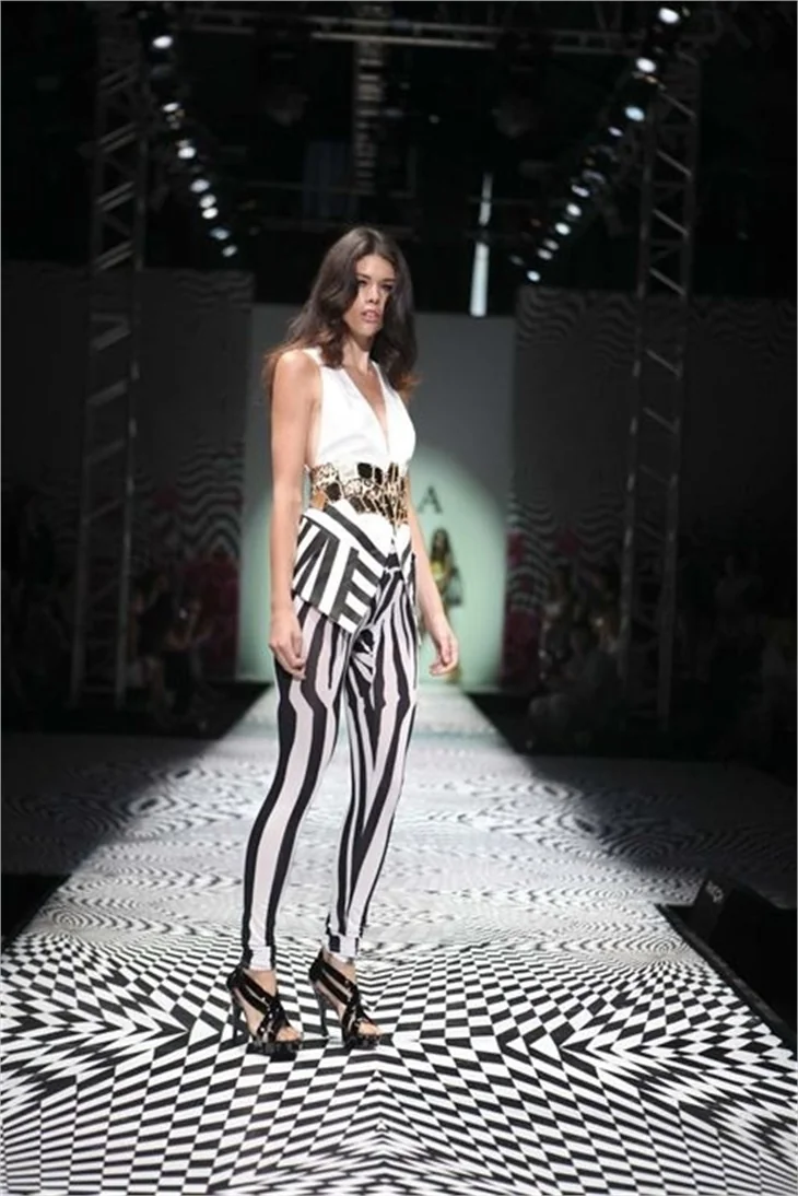 İstanbul Fashion Week'den görüntüler..