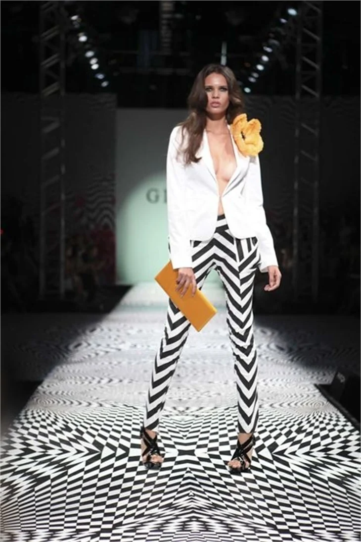 İstanbul Fashion Week'den görüntüler..