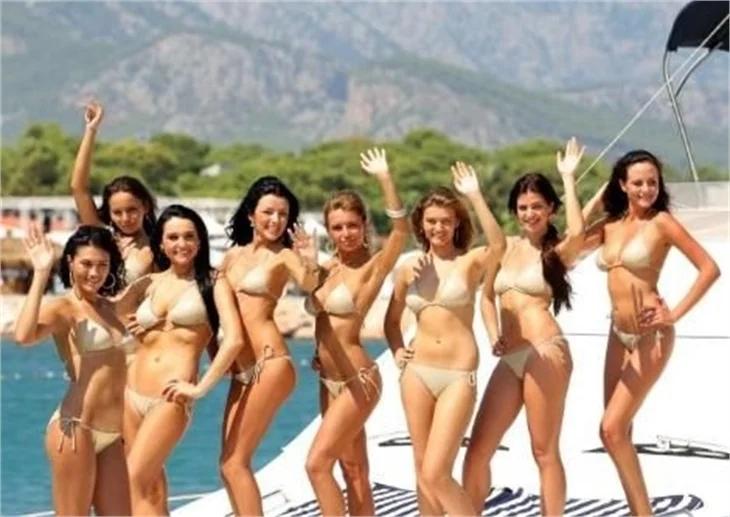 Antalya'da güzellik yarışması kraliçe adayları..