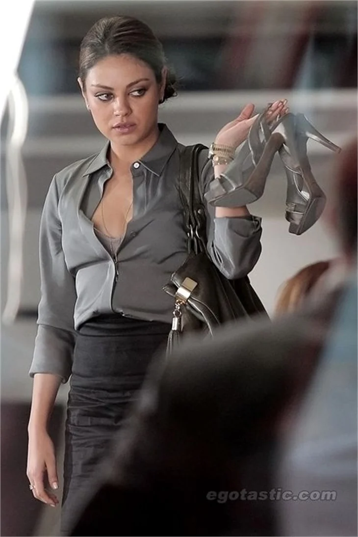 Mila Kunis seksi iş kadını oldu..