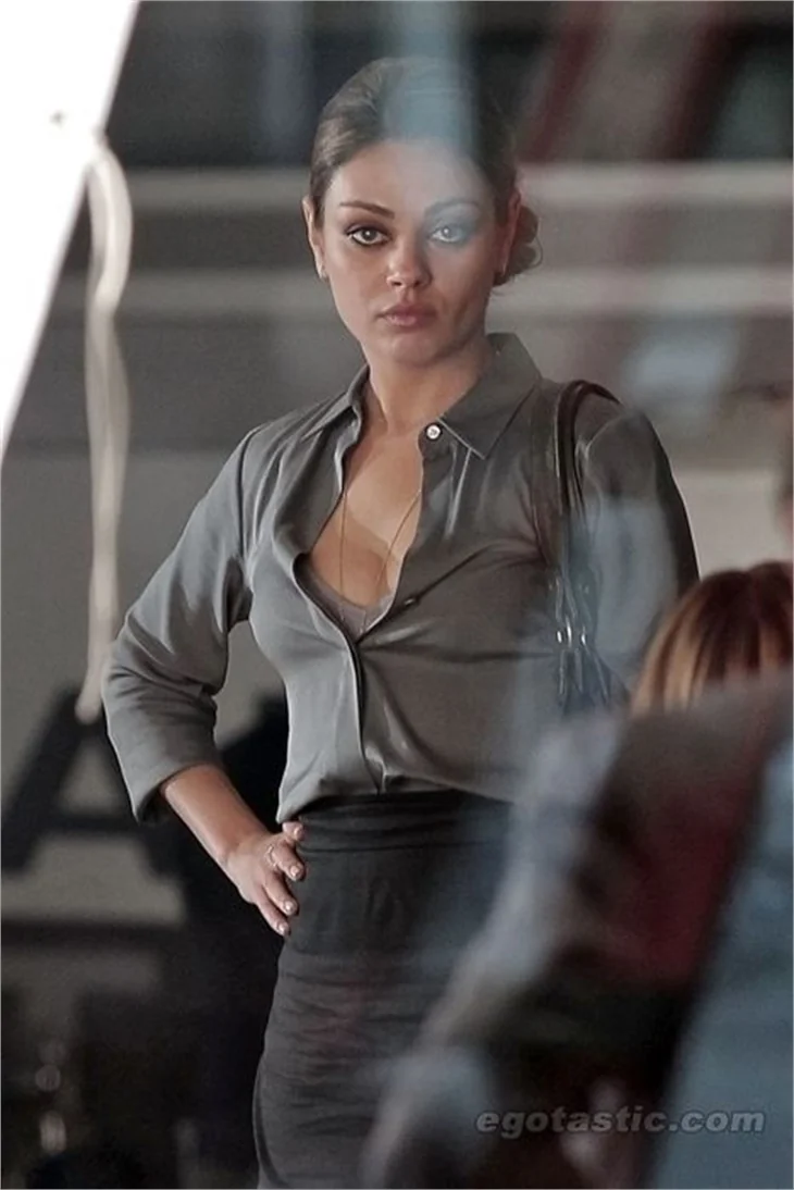 Mila Kunis seksi iş kadını oldu..
