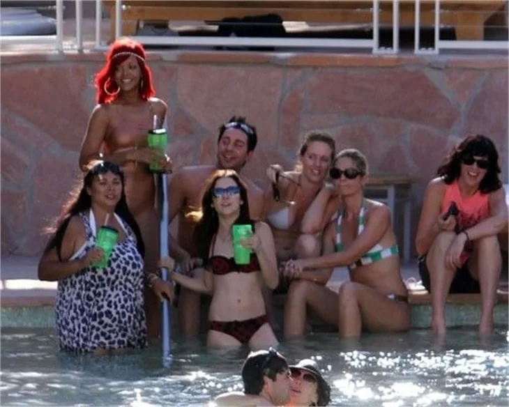Rihanna ve Katy Perry'nin havuz keyfi..