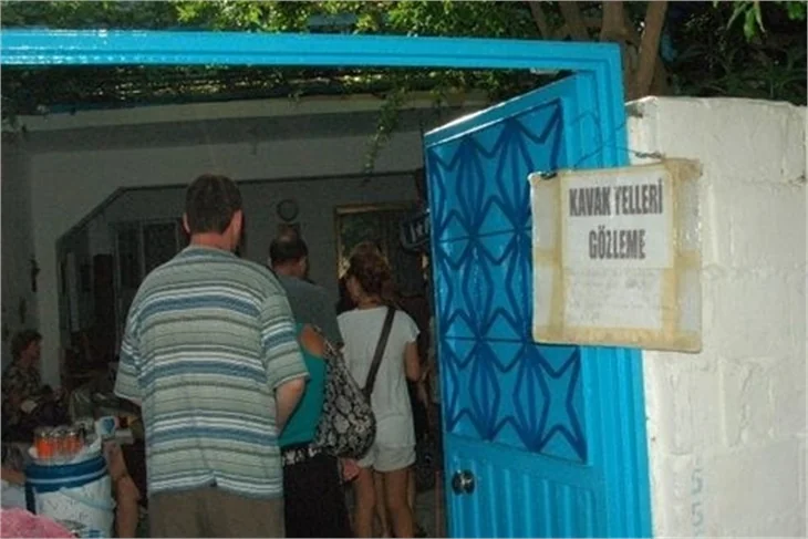 Aslı'nın yatak odasına girmek 5 TL.