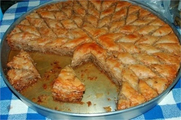 Aslı'nın yatak odasına girmek 5 TL.
