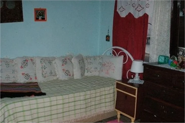 Aslı'nın yatak odasına girmek 5 TL.