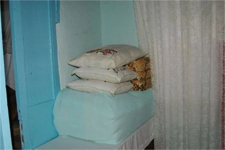 Aslı'nın yatak odasına girmek 5 TL.