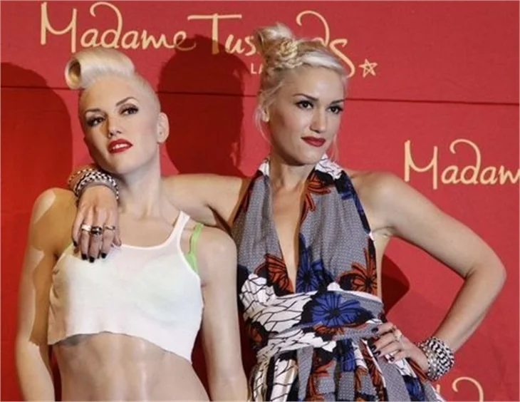 Gwen Stefani balmumu heykeliyle poz verdi..