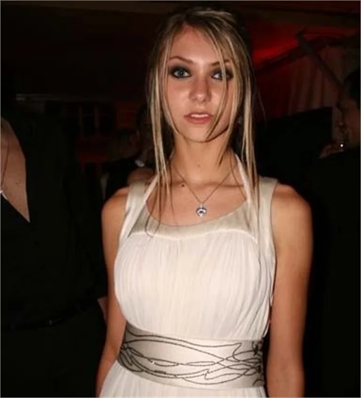 Taylor Momsen'in dikkat çekici pozları..