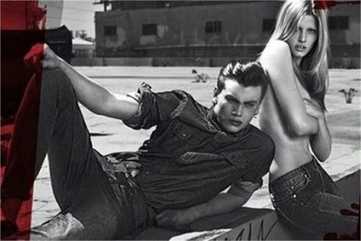 Ortalığı karıştıran reklam.. Lara Stone tecavüze uğruyor..
