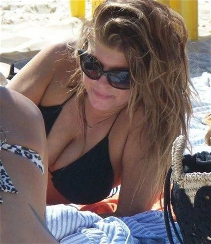 Fergie plajda şov yaptı...