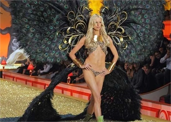 Victoria Secret melekleri yine nefes kesti!