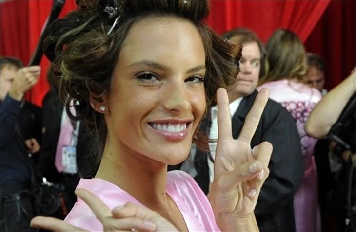 Victoria Secret meleklerini kuliste gördünüz mü?