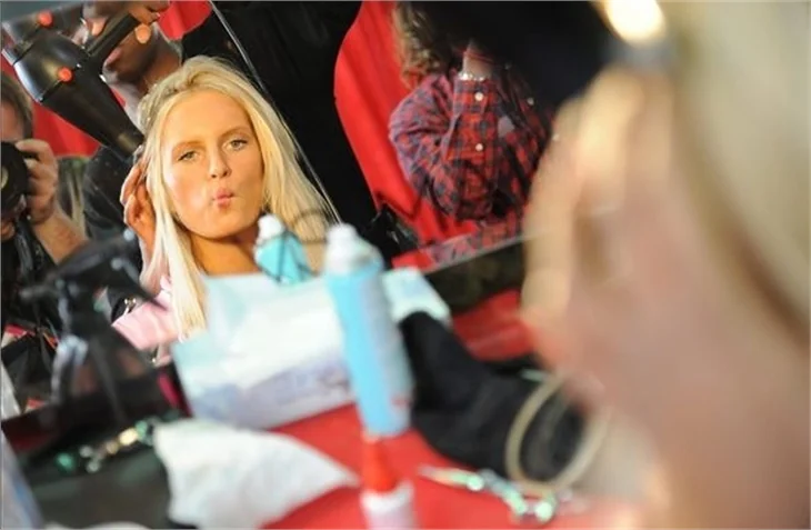 Victoria Secret meleklerini kuliste gördünüz mü?