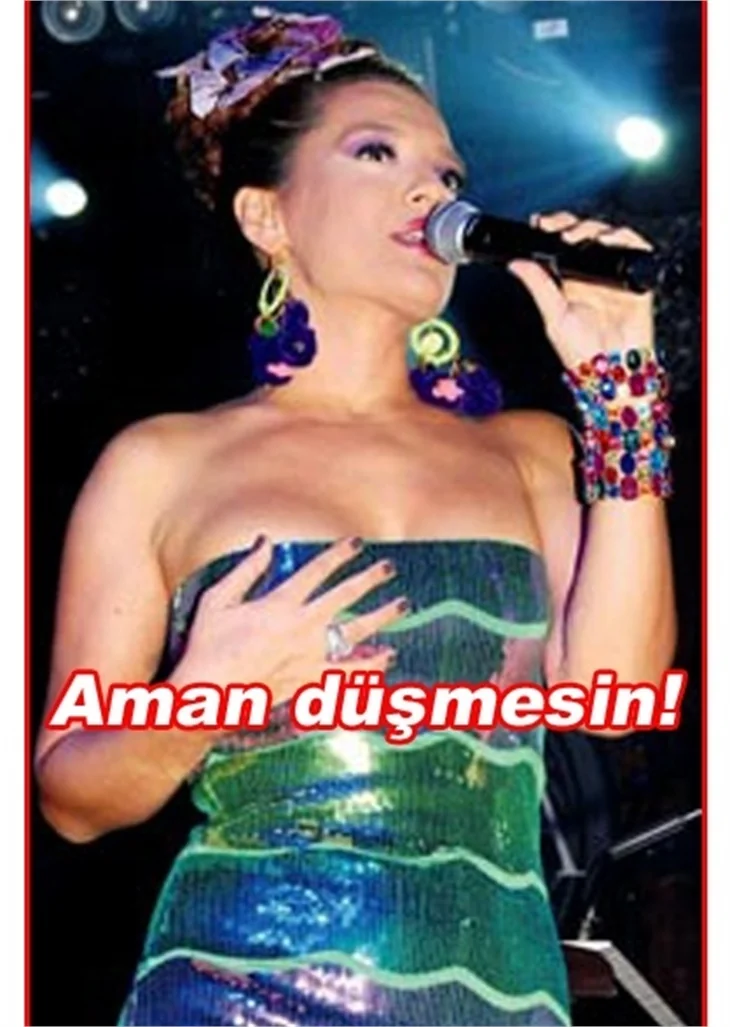 ÜNLÜ ŞARKICI DEMET AKALIN'IN ZOR ANLARI!