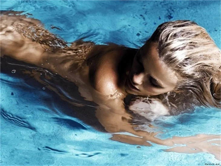 Brooklyn Decker'dan nefes kesen pozlar