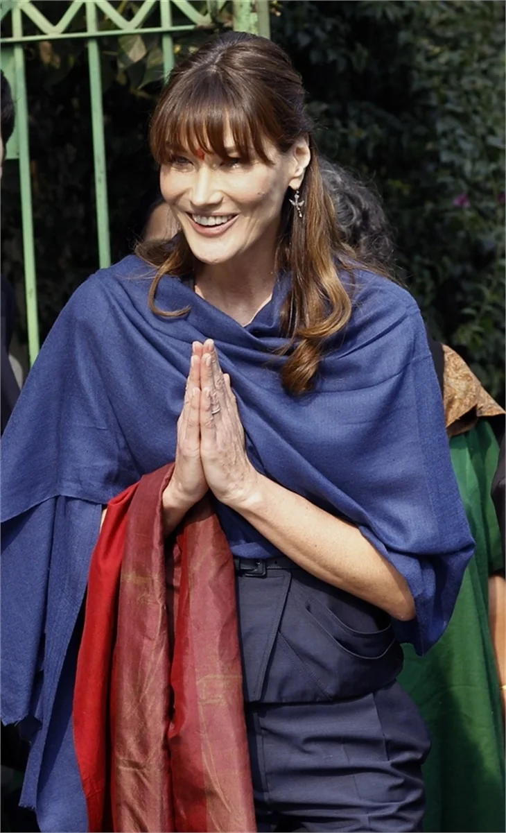 Carla Bruni, Tac Mahal'i ziyaret etti..