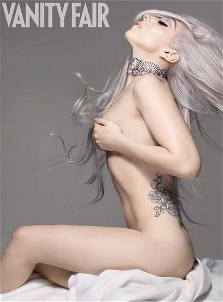 Lady Gaga'dan transparan sahne şovu