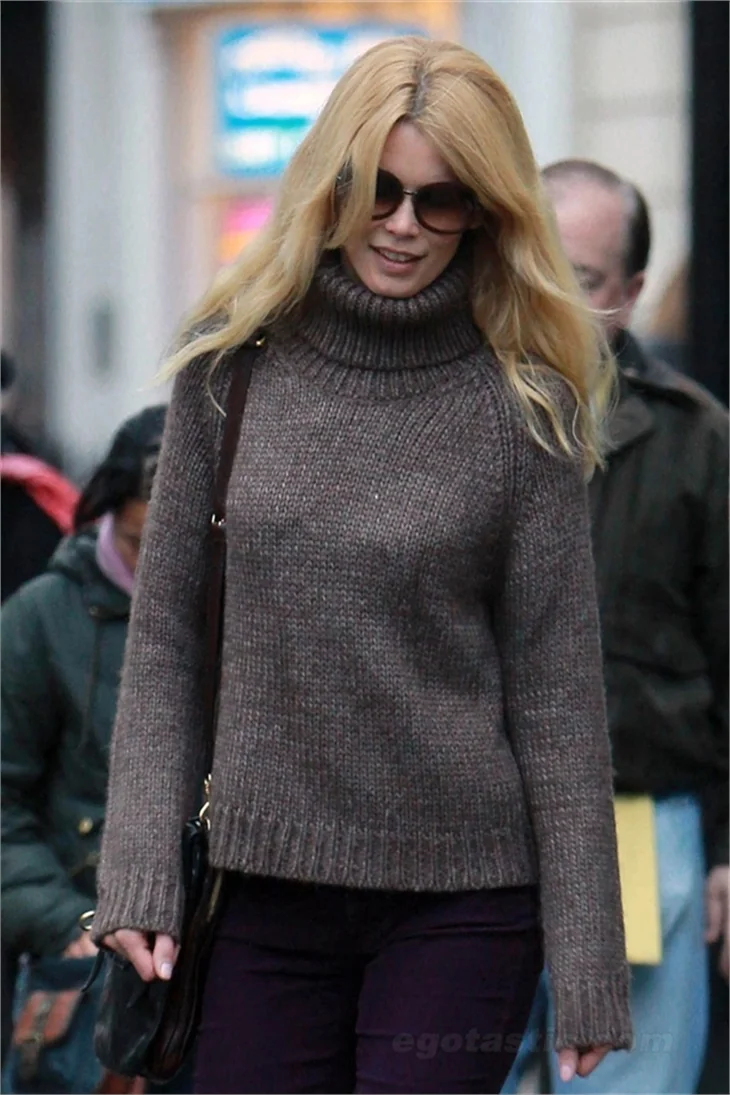 Claudia Schiffer'ın yürüyüş sadeliği!