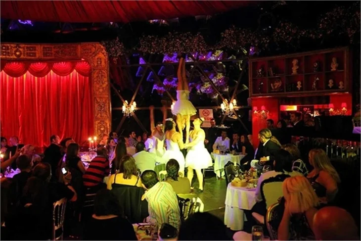 Nahide'de Drag Queen'lerden muhteşem şov!