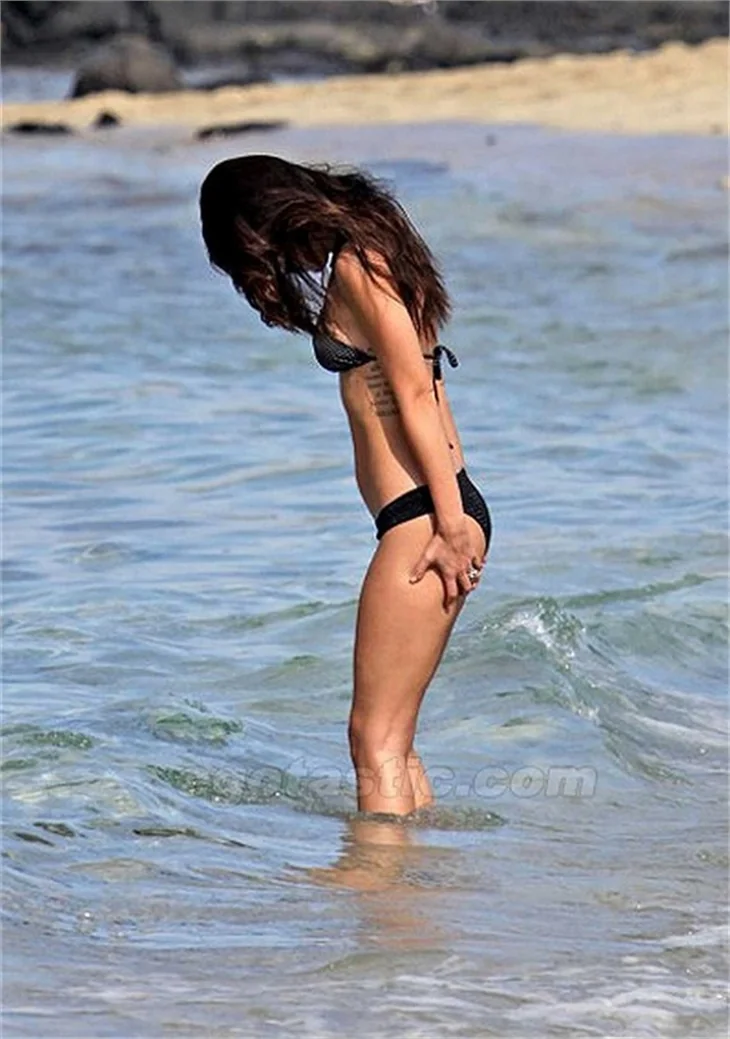 Seksi kız Megan Fox Hawaii sahillerinde!