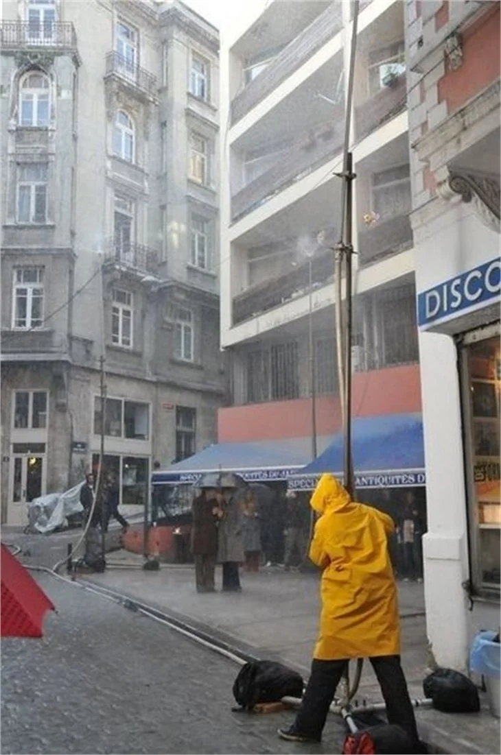 Film için İstanbul'u Paris'e çevirdiler..
