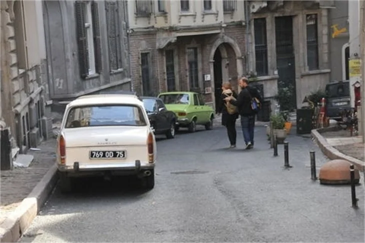 Film için İstanbul'u Paris'e çevirdiler..