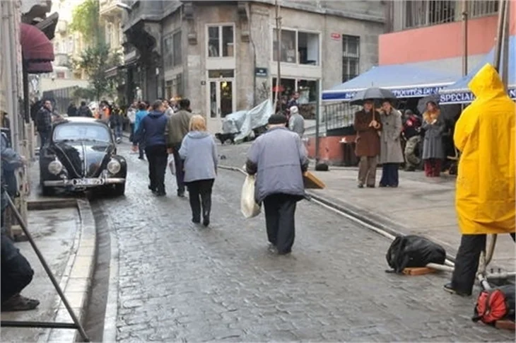 Film için İstanbul'u Paris'e çevirdiler..