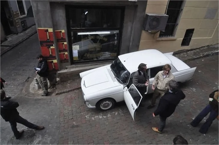 Film için İstanbul'u Paris'e çevirdiler..