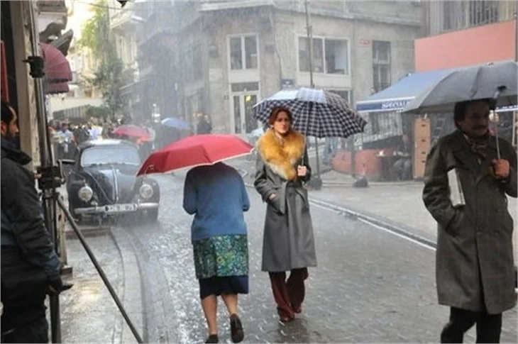 Film için İstanbul'u Paris'e çevirdiler..