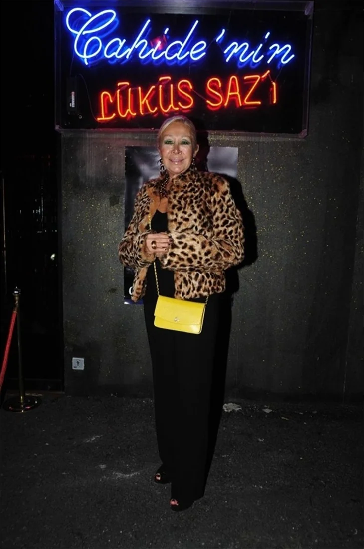 Feryal-Kemal Gülman çifti Lüküs Saz'da nikah tazeledi..