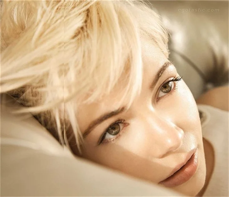 Michelle Williams'dan sıradışı pozlar!