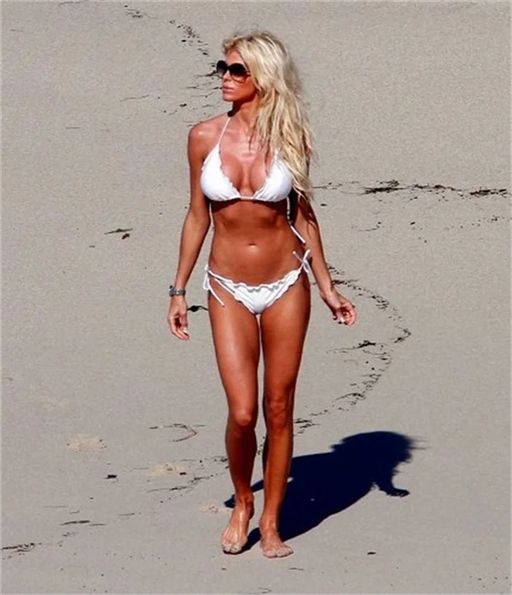 Victoria Silvstedt'ın seksi bikinili pozları!